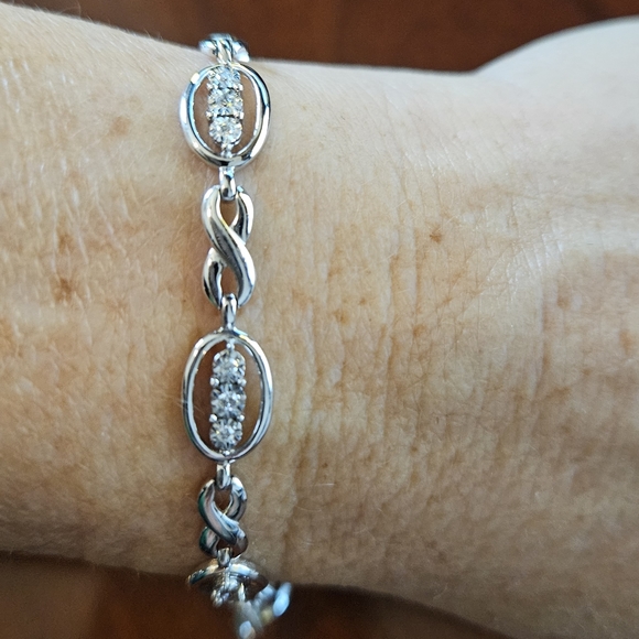 14k White Gold Diamond Bracelet - Picture 1 of 5